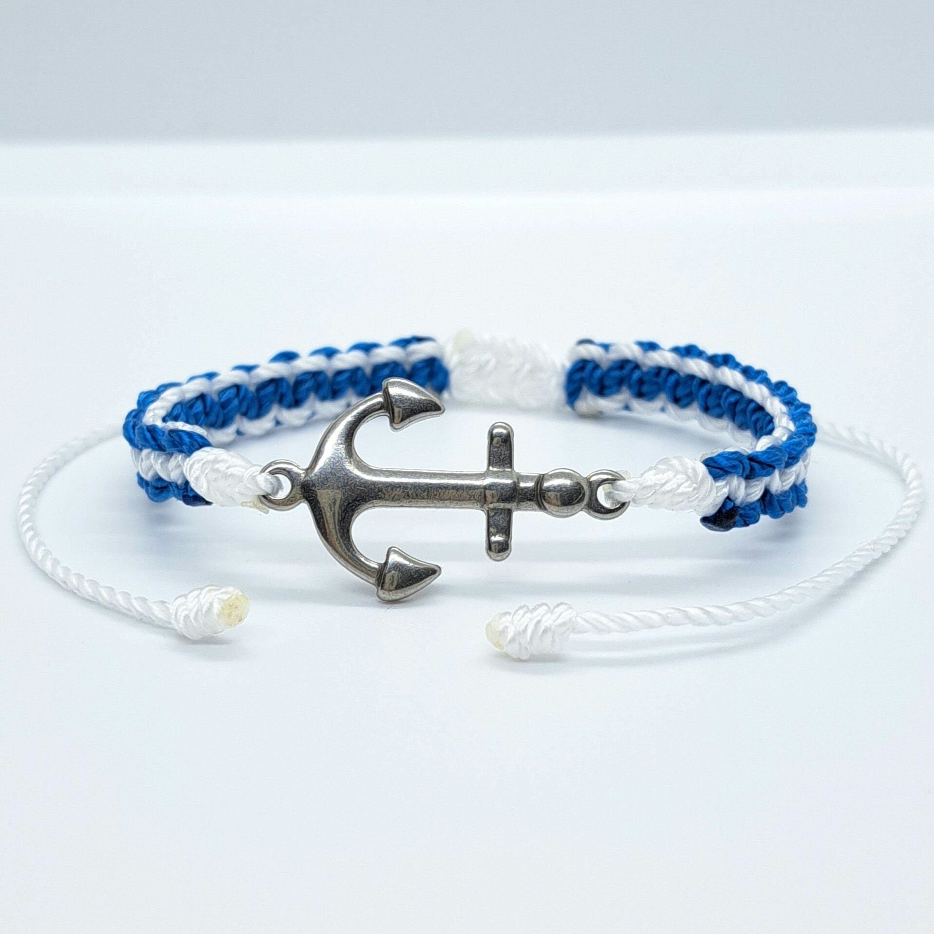 Bracelet Ancre Marine Fait main / Bleu et Blanc / Acier inoxydable/ Résistant à l'eau / Macramé / Personnalisable et réglable